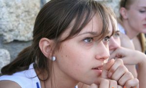 Девушки могут эффективно бороться с прыщами!
